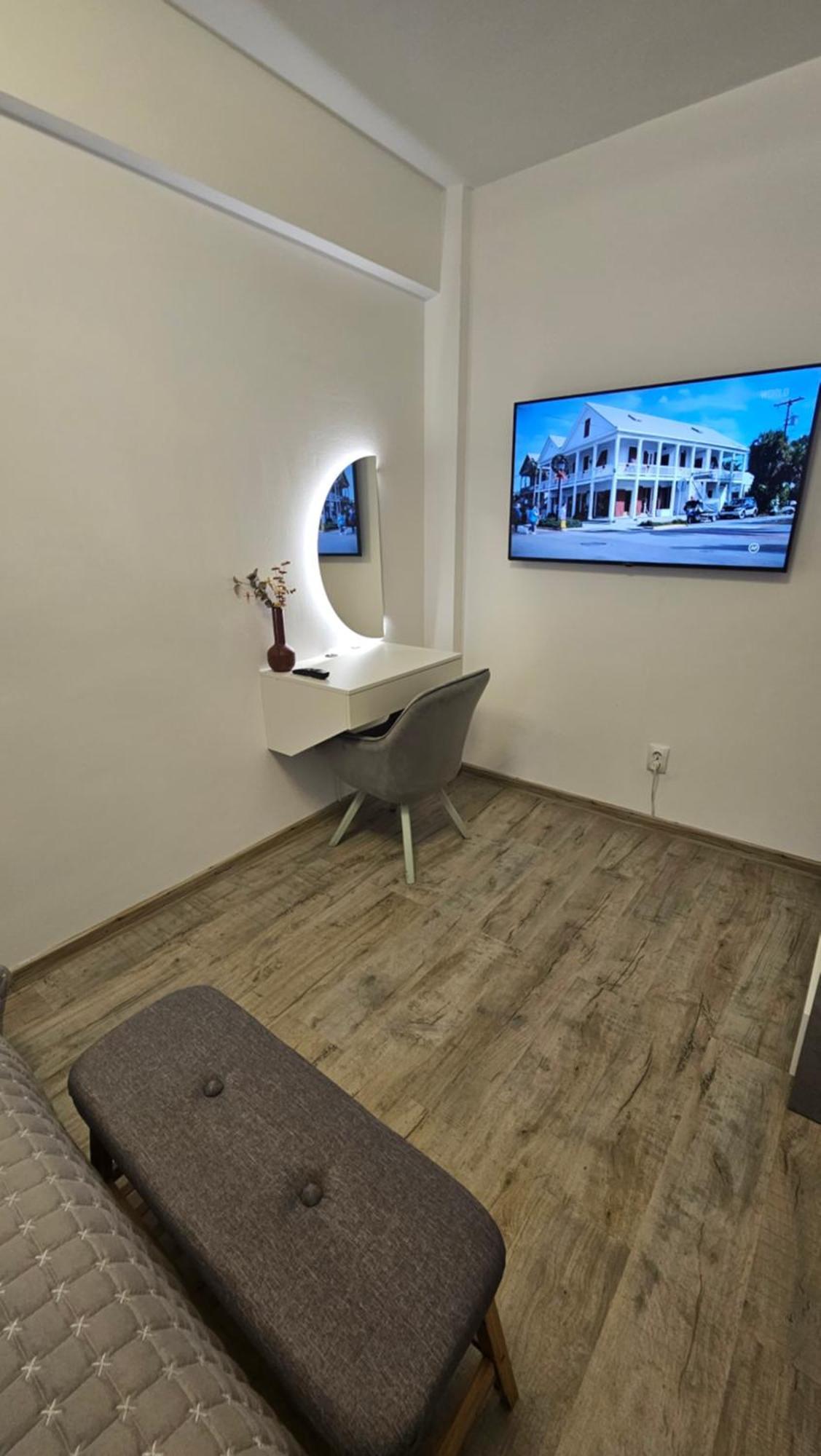 Central View Apartment Deva Esterno foto