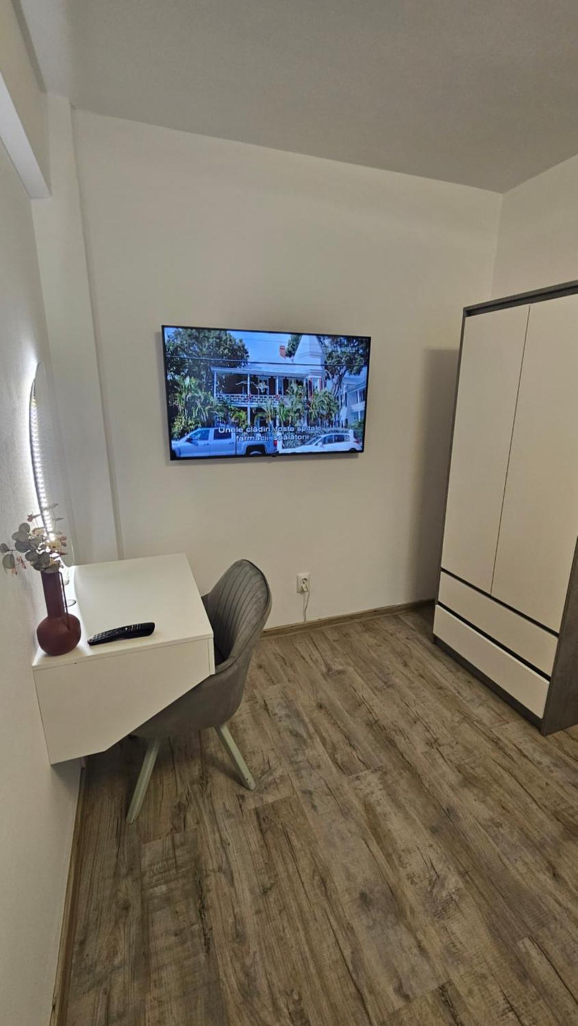 Central View Apartment Deva Esterno foto